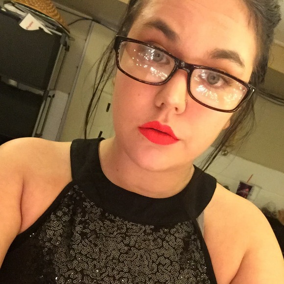 Meet your Posher, Sara - Picture 1 of 1